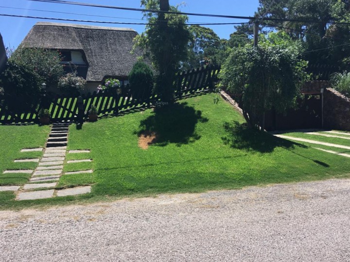 Frente de casa en venta