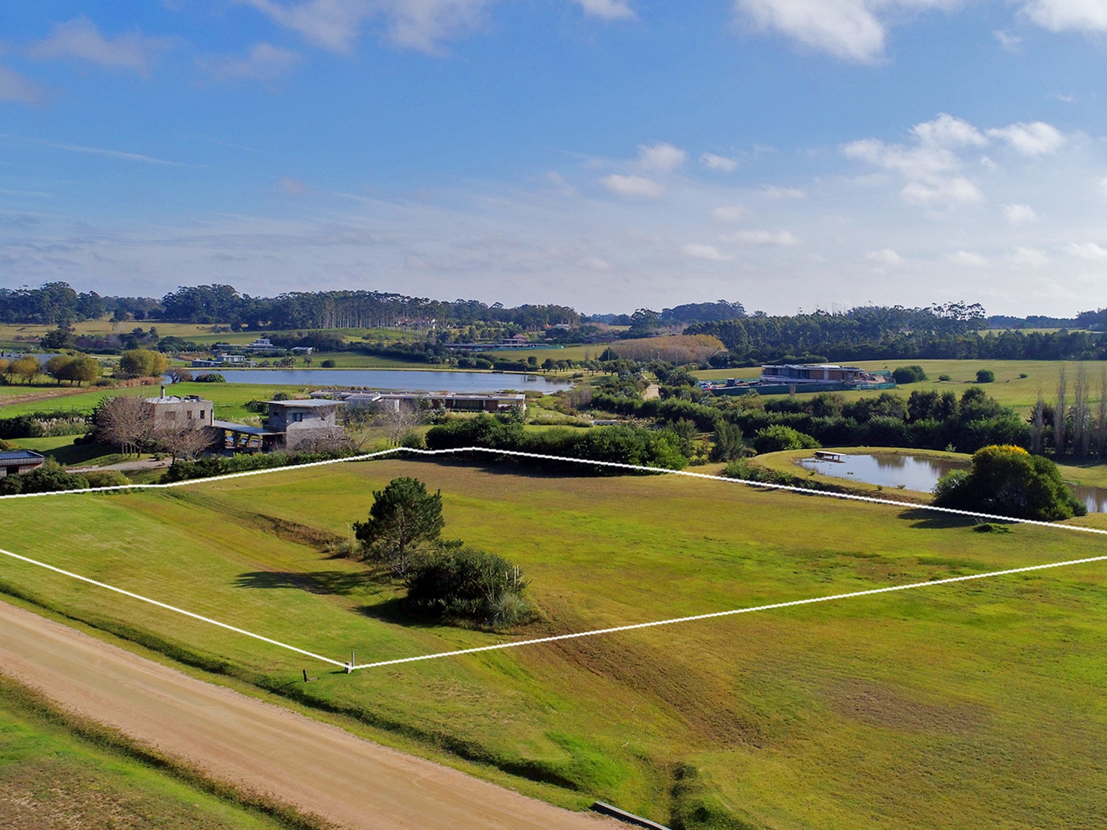 Muy buen lote en Laguna Estates