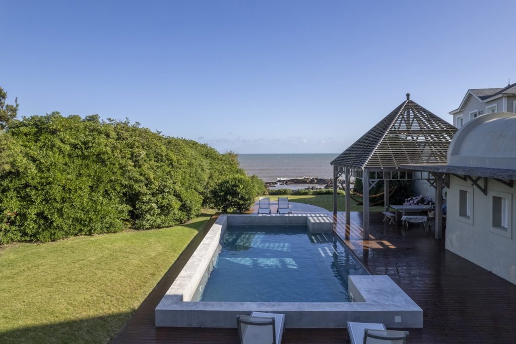 Advantages of Tax Residency in Uruguay through Real Estate Investment