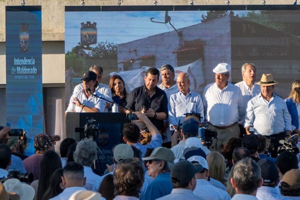 Se concreta la demolición del Asentamiento Kennedy en Maldonado
